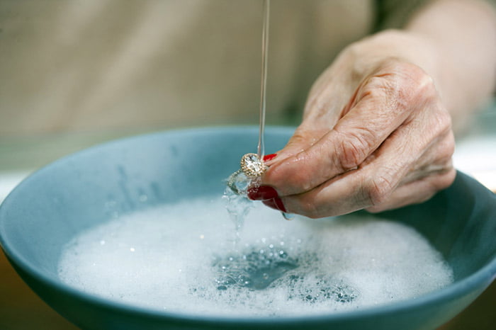 How to clean your diamond jewellery