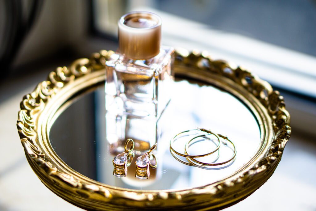 Easy ways to upcycle mirror into candle trinket tray